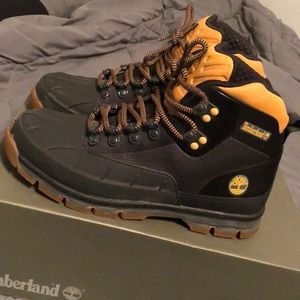 Mens shell toe timberland boots.